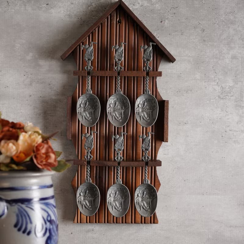 荷蘭立體雙鶴浮雕錫製湯匙與展示架套組