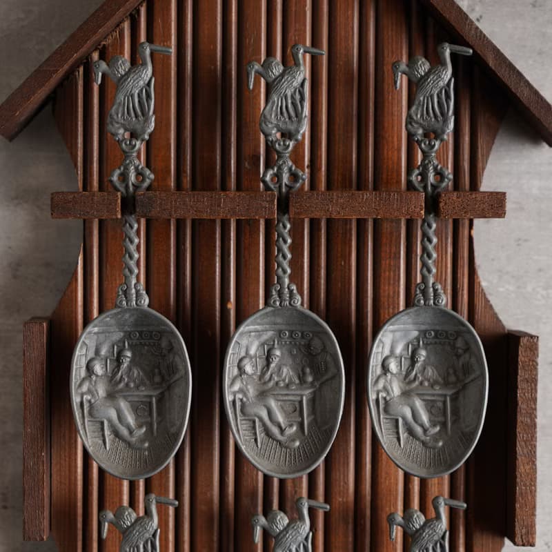 荷蘭立體雙鶴浮雕錫製湯匙與展示架套組