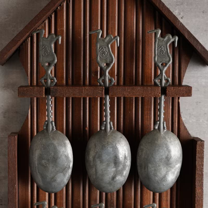 荷蘭立體雙鶴浮雕錫製湯匙與展示架套組