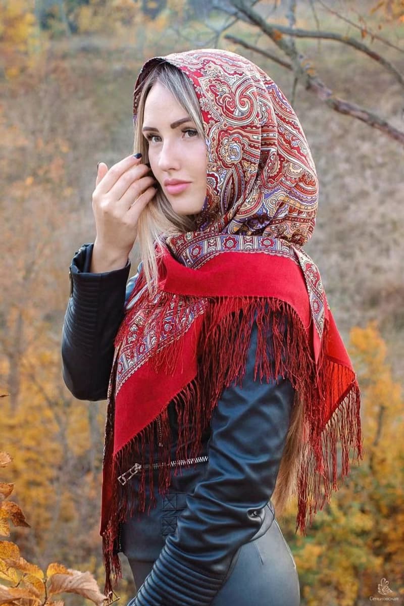Pavlovo Posad Russian Shawl 100% Wool Scarf 125x125 cm Wrap Silk Fringe 1581-5