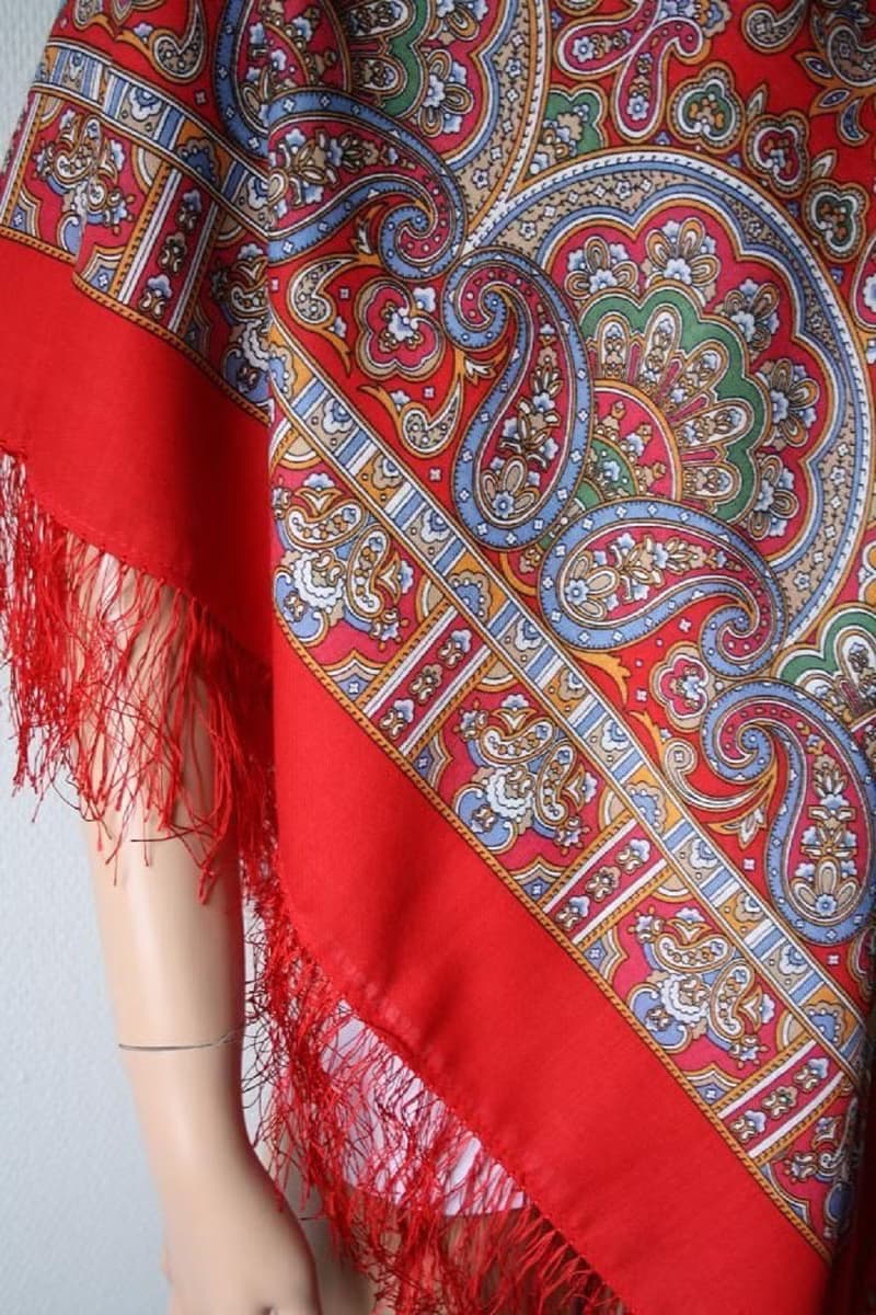 Pavlovo Posad Russian Shawl 100% Wool Scarf 125x125 cm Wrap Silk Fringe 1581-5