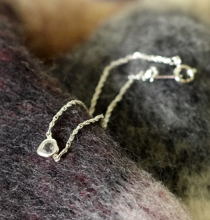 古董AVON銀色透明愛心萊茵石手鍊 原裝盒 1985年 BR254