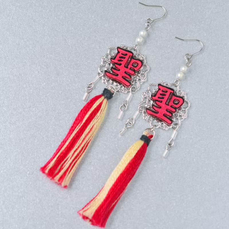 〜聖〜　漢字のタッセル付きピアス　イヤリング