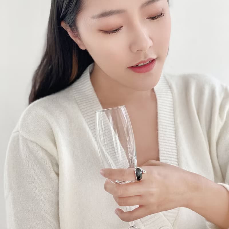 黑鋯石黃銅戒指/黑色 輕珠寶 造型戒指 開口戒指 黃銅飾品 輕奢