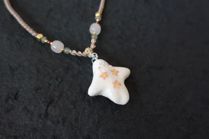 原創手工陶瓷項鏈擁抱抽象可愛串珠配飾小眾吊墜獨特設計飾品禮物