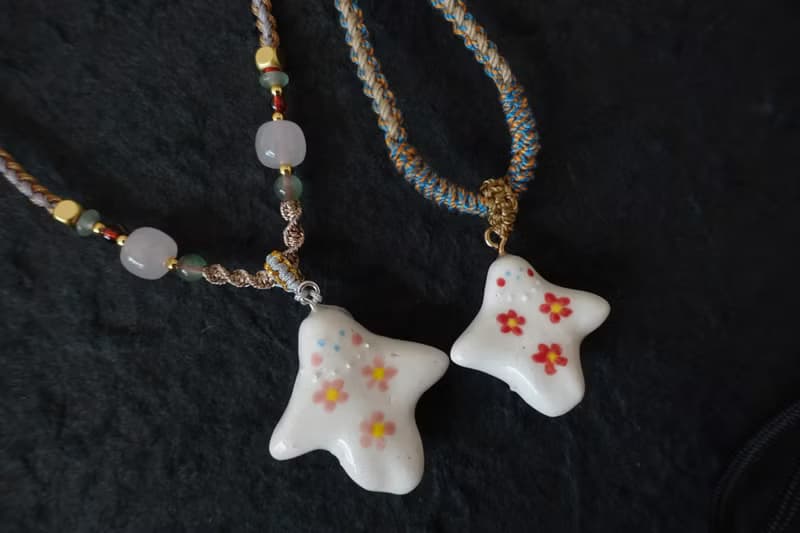 原創手工陶瓷項鏈擁抱抽象可愛串珠配飾小眾吊墜獨特設計飾品禮物