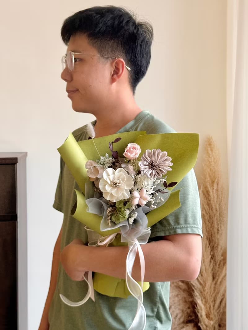 春山靜靜 綠色系乾燥花束 畢業花束