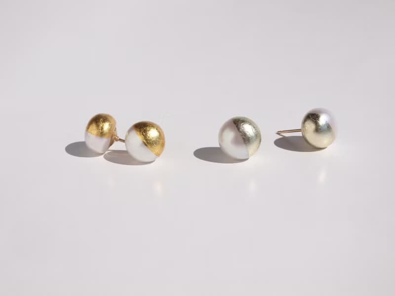 金箔パールのスタッドピアス・イヤリング　champagne gold and white 10mm