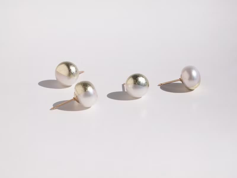 金箔パールのスタッドピアス・イヤリング　champagne gold and white 10mm