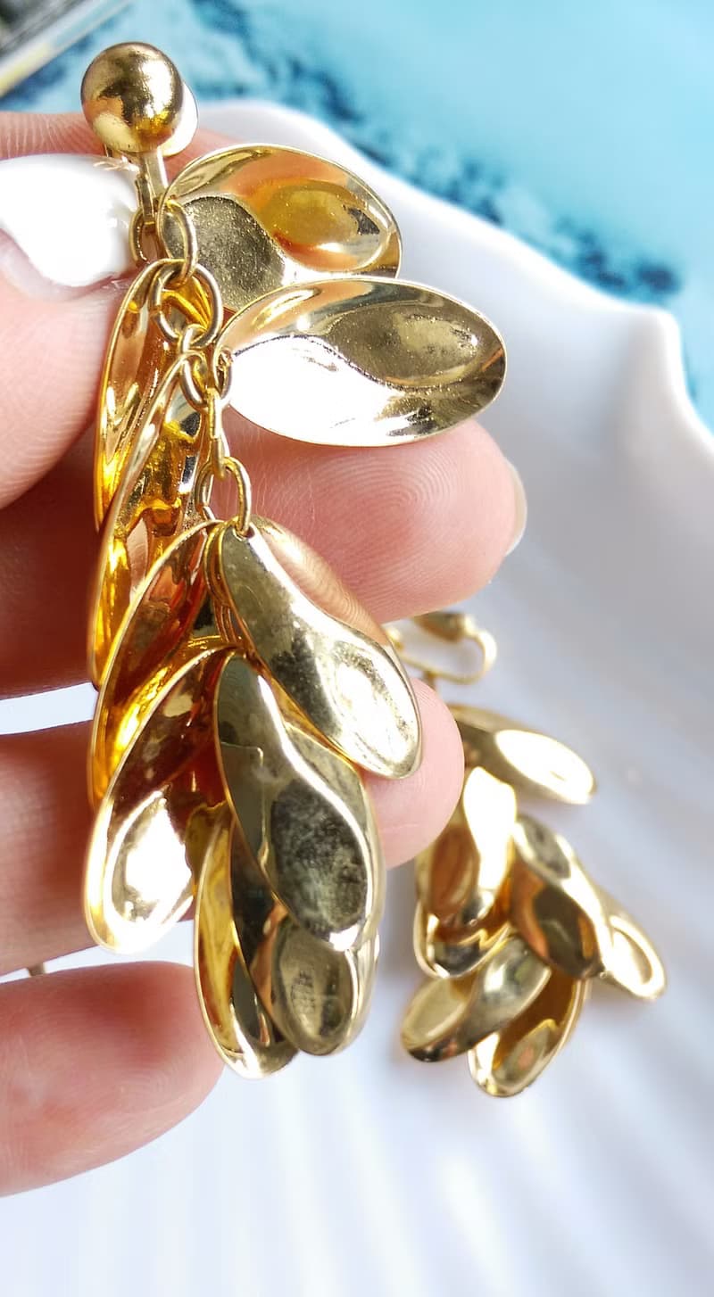 【西洋古董飾品 】金色調 垂墜葉片 夾式耳環