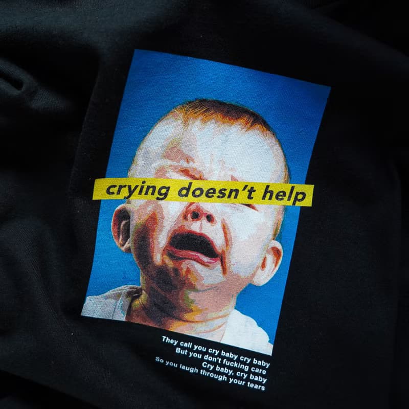 黑色 Crybaby Print Tee | 移民禮物 香港設計 短袖 T