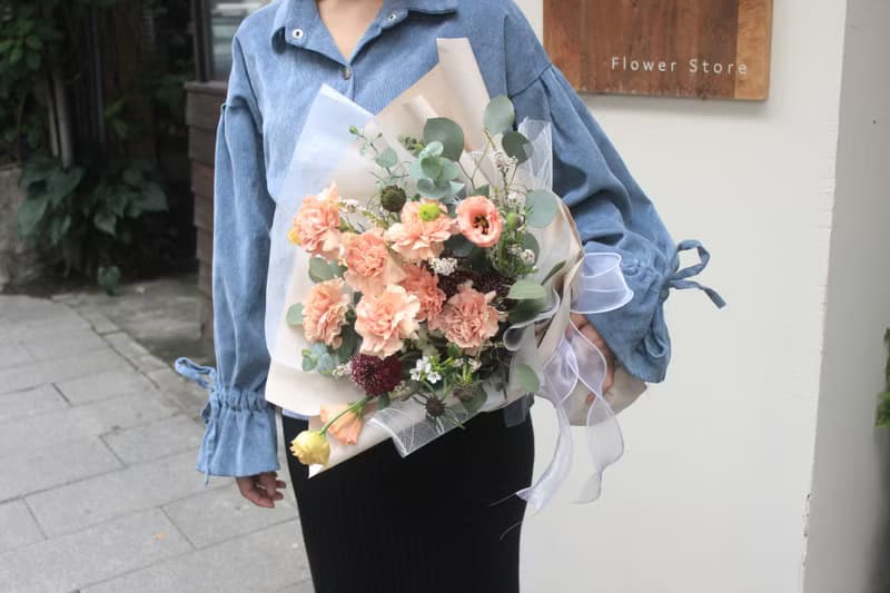 康乃馨鮮花花束 母親節花束 粉膚色 鮮花花束