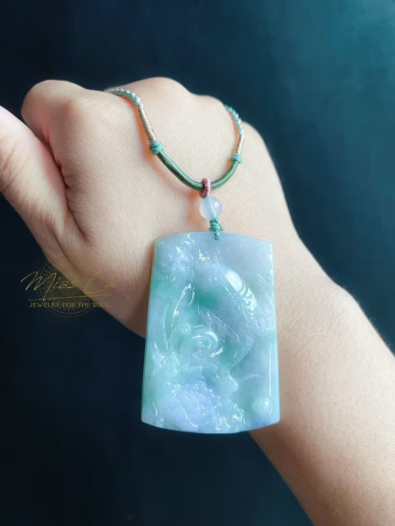 春彩 天然緬甸玉 翡翠 綠底帶紫翡 如魚得水 玉質細膩 吊墜 項鍊