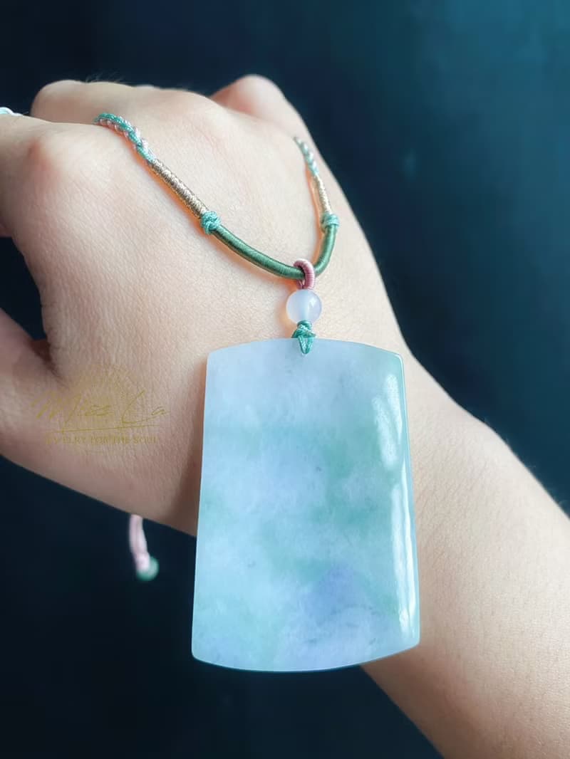 春彩 天然緬甸玉 翡翠 綠底帶紫翡 如魚得水 玉質細膩 吊墜 項鍊