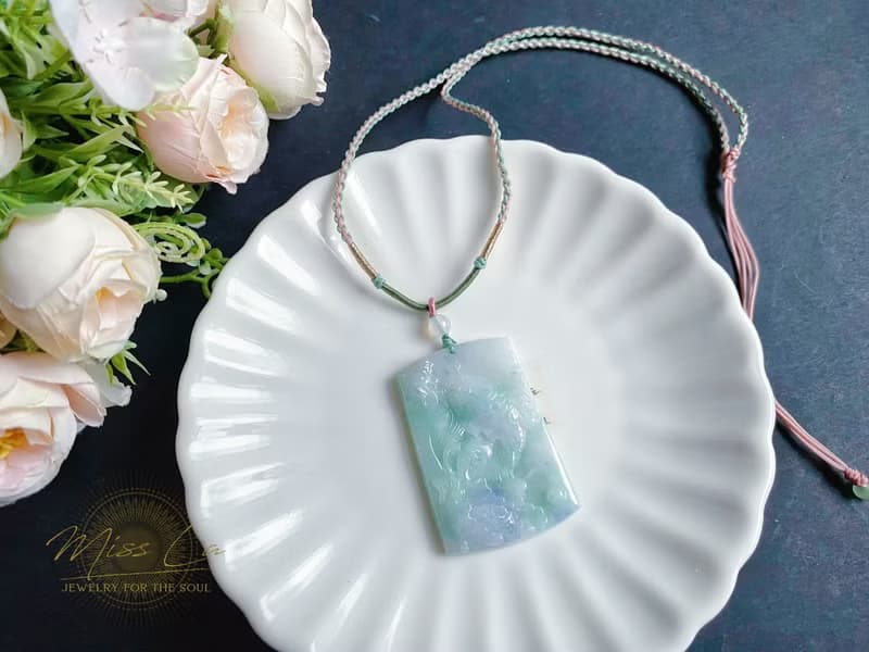 春彩 天然緬甸玉 翡翠 綠底帶紫翡 如魚得水 玉質細膩 吊墜 項鍊