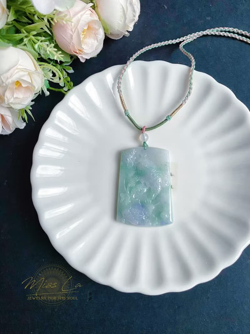 春彩 天然緬甸玉 翡翠 綠底帶紫翡 如魚得水 玉質細膩 吊墜 項鍊