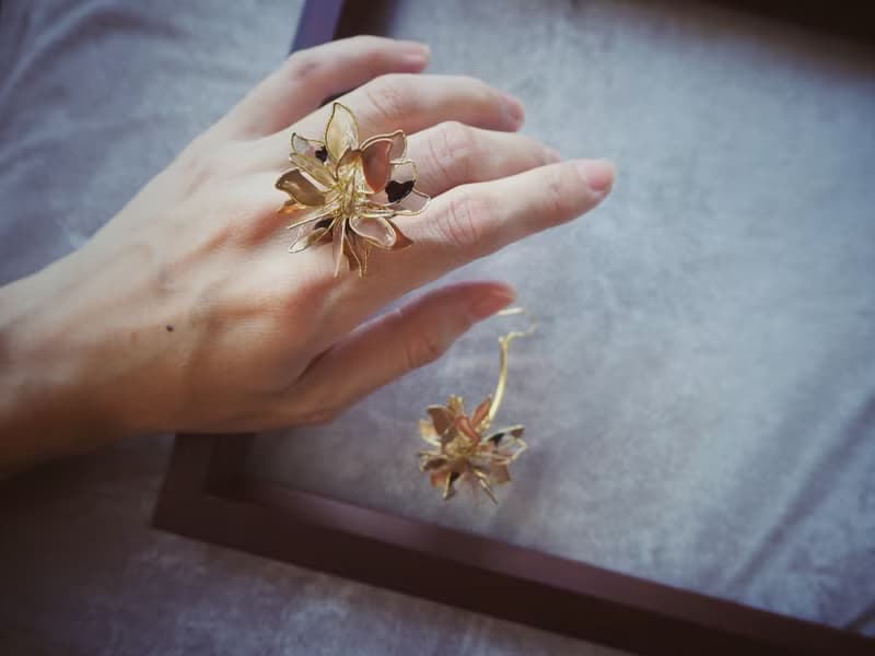 藕然 花球墜式樹脂耳環