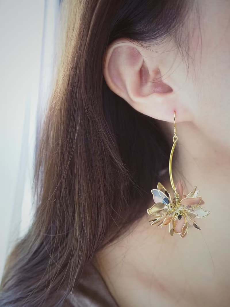藕然 花球墜式樹脂耳環