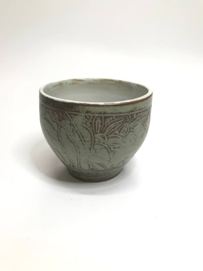 曾永鴻  灰釉刻花杯