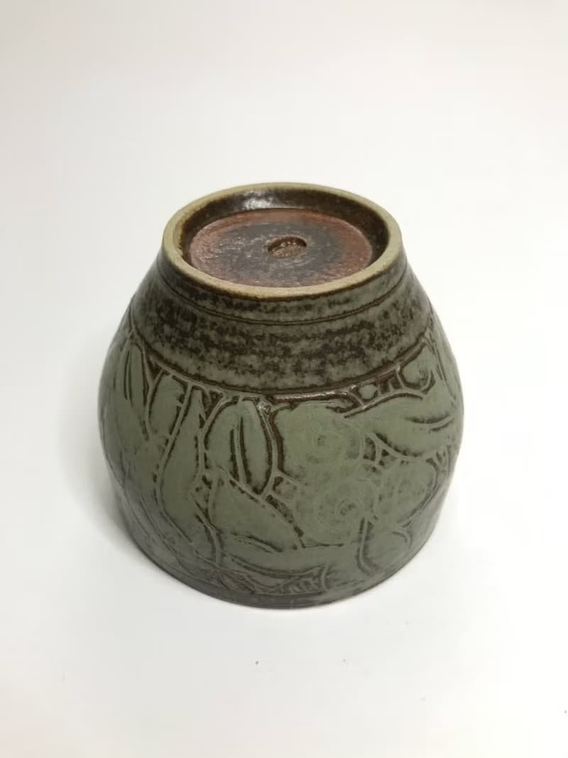 曾永鴻  灰釉刻花杯