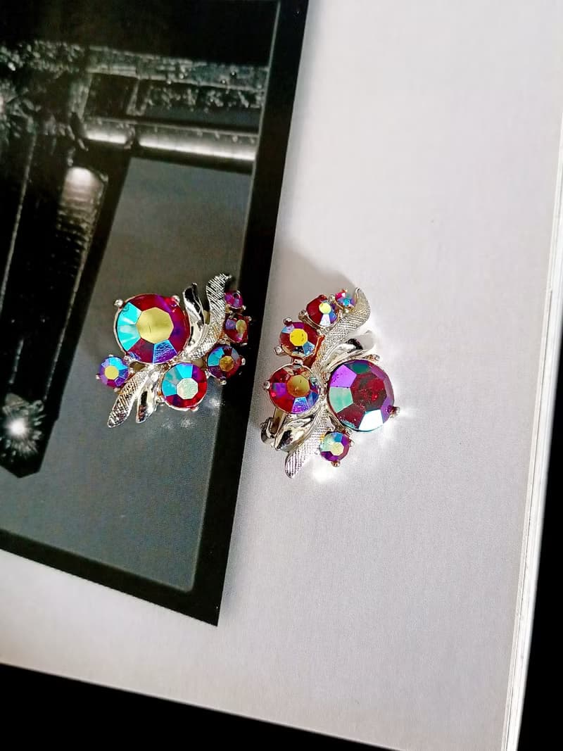 vintage jewelry  典雅玫瑰紅極光萊茵花卉 夾式耳環