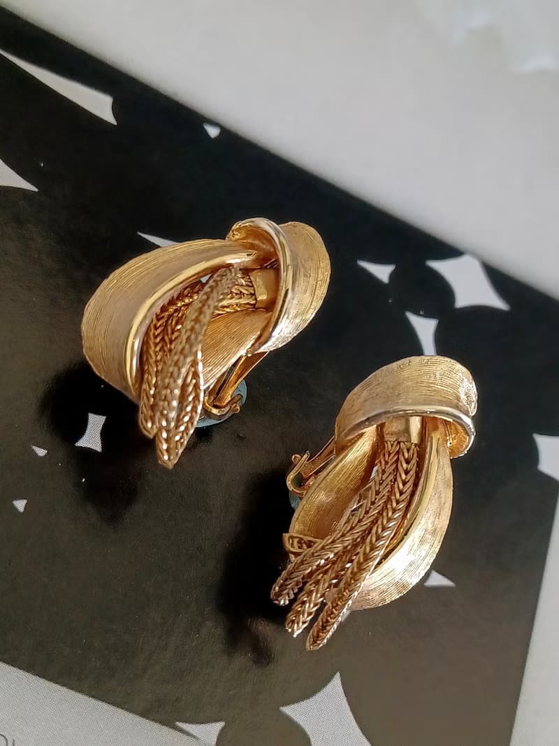 vintage jewelry  古董刷金紋流蘇 夾式耳環