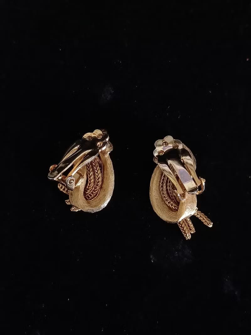 vintage jewelry  古董刷金紋流蘇 夾式耳環