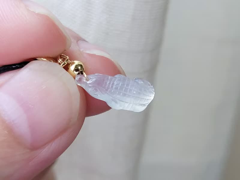 【親翠】天然翡翠 白冰起光揭陽工藝微胖鱷魚鎖骨鏈