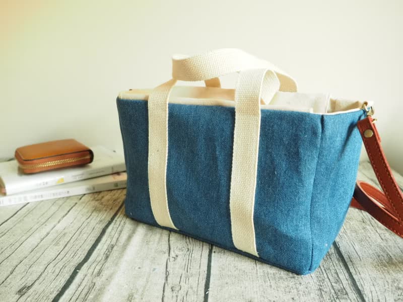 日系可愛刺繡貓 多功能肩背包斜背包 可拆卸可調節背帶內袋設計