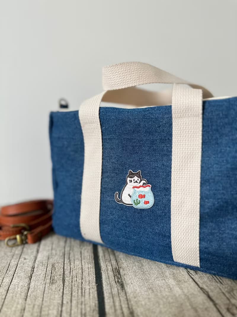 日系可愛刺繡貓 多功能肩背包斜背包 可拆卸可調節背帶內袋設計