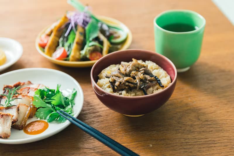 KOGA 許家陶器品 陶質圓形飯碗 (協興紅)