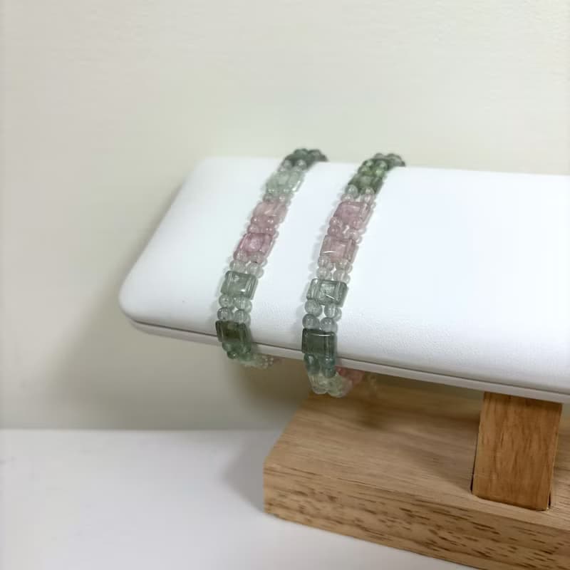 粉綠映蓮 / 碧璽手鍊