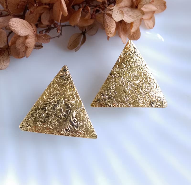 Vintage Jewelry 西洋古董飾品 細緻雕花三角  夾式耳環
