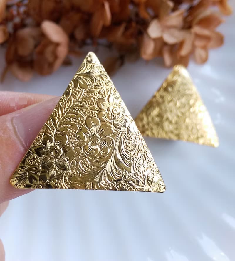 Vintage Jewelry 西洋古董飾品 細緻雕花三角  夾式耳環