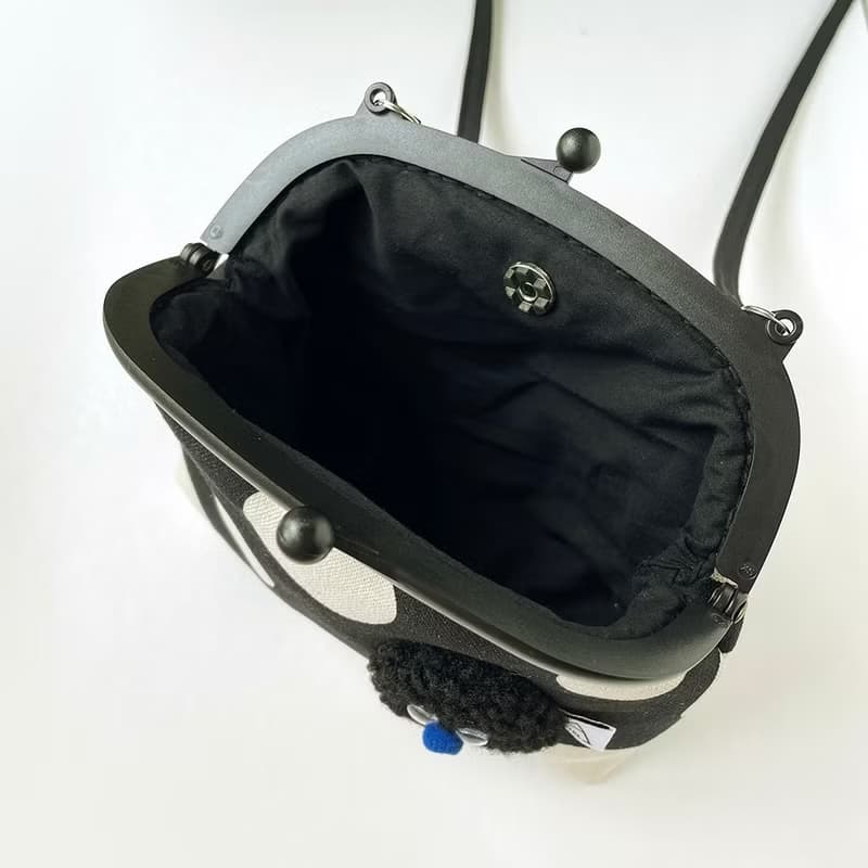 嘰咕嘰咕毛毛小精靈彩色塑膠斜揹口金包