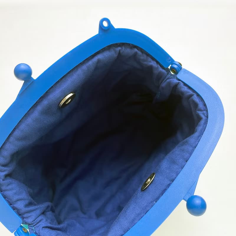 嘰咕嘰咕毛毛小精靈彩色塑膠斜揹口金包