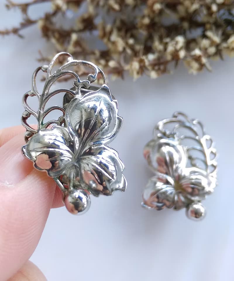 Vintage Jewelry 西洋古董飾品 銀色調 簍空 花葉 夾式耳環