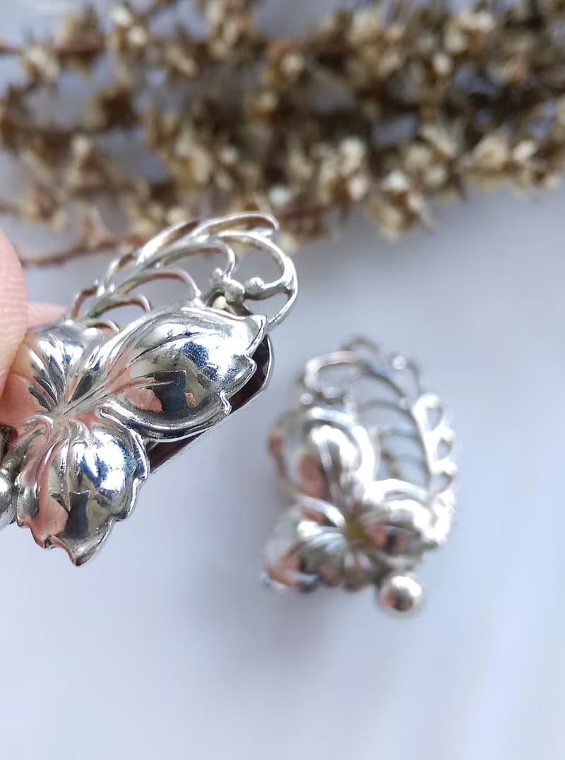 Vintage Jewelry 西洋古董飾品 銀色調 簍空 花葉 夾式耳環