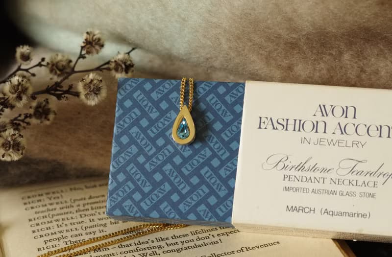 -古董Avon 1976年3月生日石 藍晶水滴項鍊 奧地利萊茵石N422