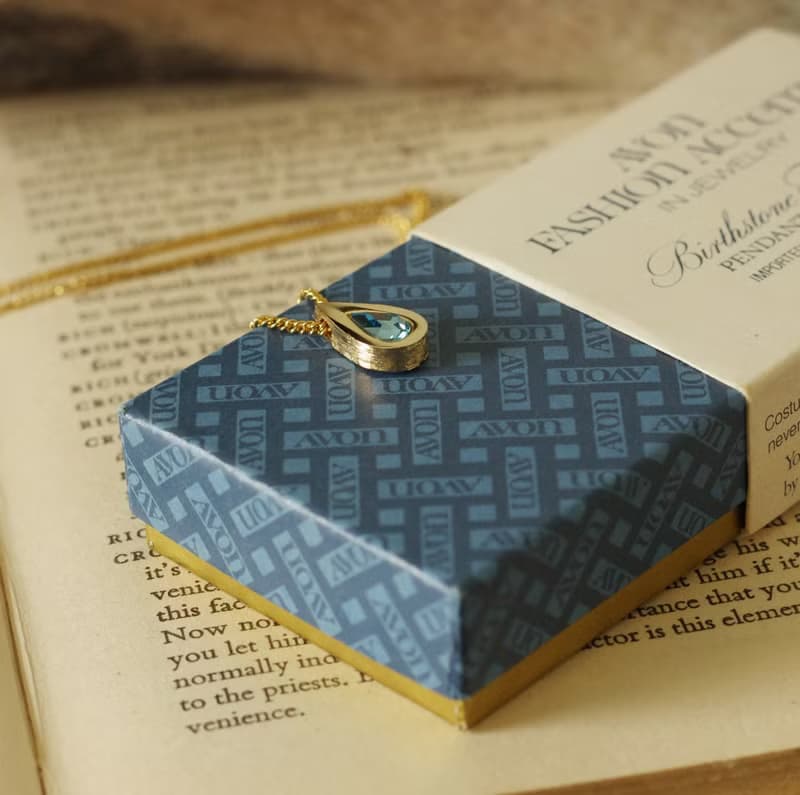 -古董Avon 1976年3月生日石 藍晶水滴項鍊 奧地利萊茵石N422