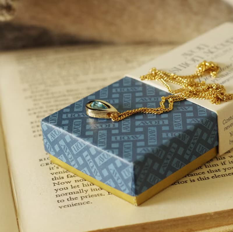 -古董Avon 1976年3月生日石 藍晶水滴項鍊 奧地利萊茵石N422