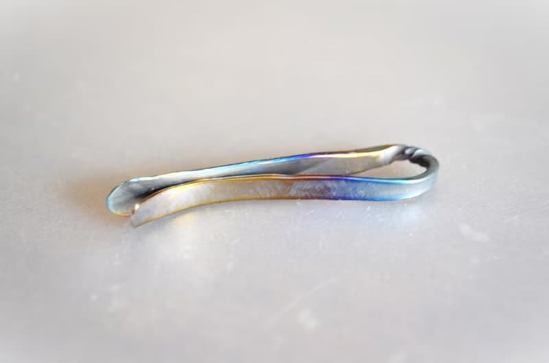 Titanium tie bar・飾り羽の純チタンネクタイピン５３mm