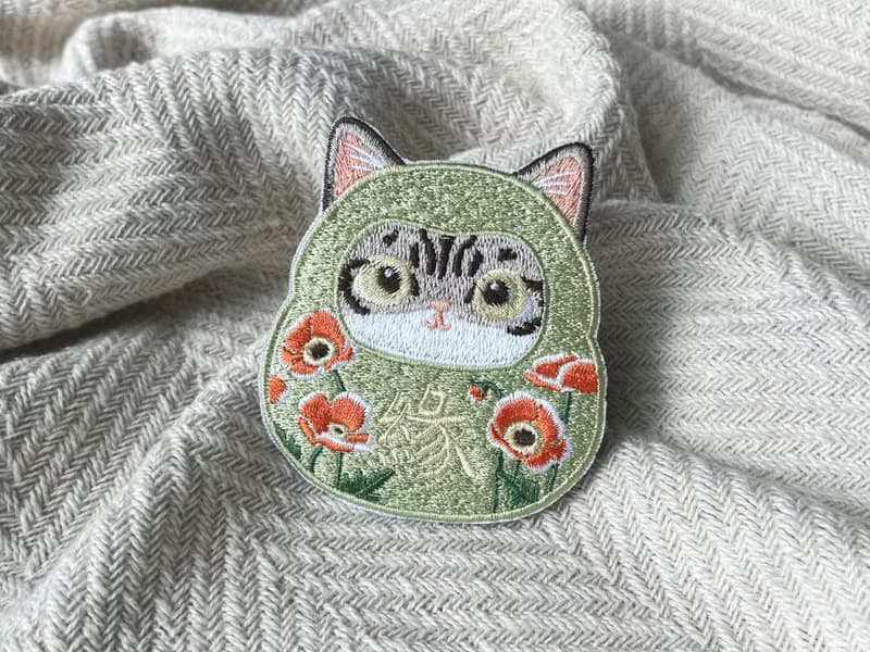 橘貓 刺繡 隨身鏡/燙貼/別針 | 達摩 招財貓 電繡 布貼