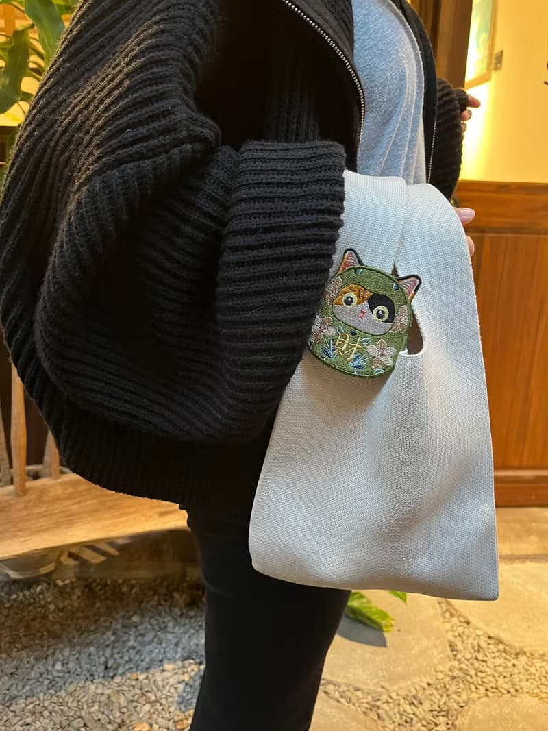 橘貓 刺繡 隨身鏡/燙貼/別針 | 達摩 招財貓 電繡 布貼