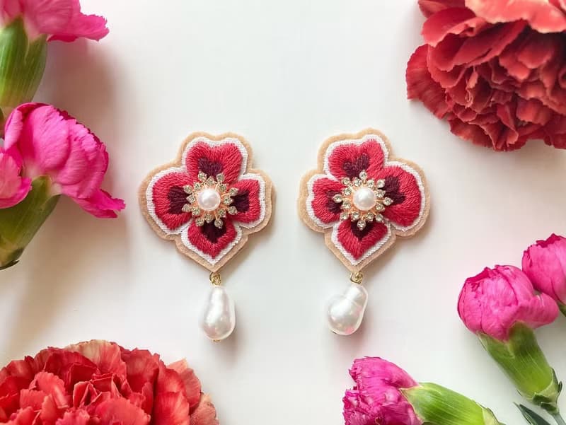 bon bon Dahlia pink ( pearl )【刺繍アクセサリー/お正月/卒業式/プチギフト/クリスマス】