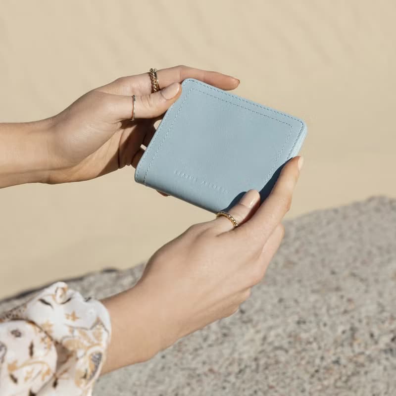 IN ANOTHER LIFE 極簡短夾_藍、灰、駝、黑、粉