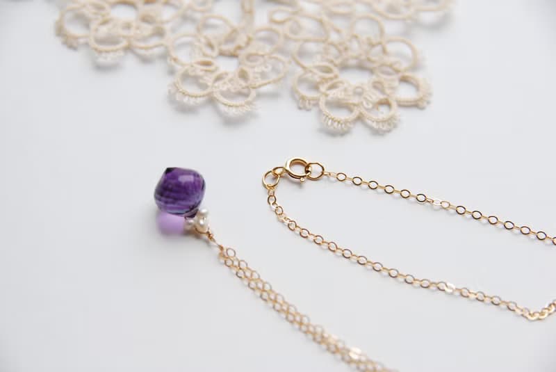 値下げしました　オニオンカットのフローライトの小さなネックレス１４kgf