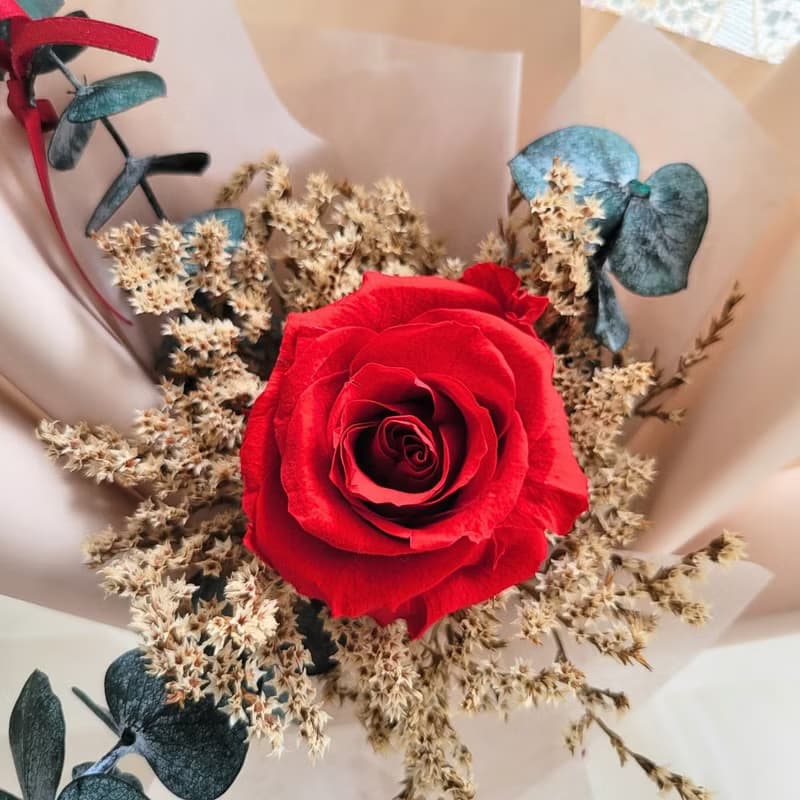 【現貨】永生玫瑰花花束。禮物。附提袋。情人節。禮物