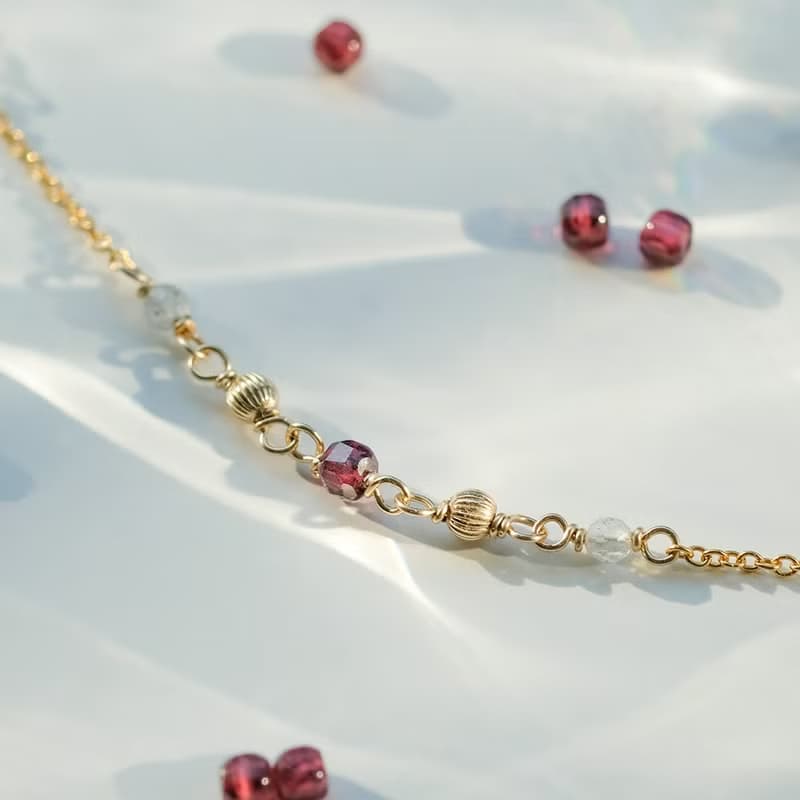 午茶時光 小方糖手鍊 紅石榴方塊 | 拉長石 14K包金 天然水晶