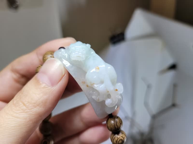 【親翠】天然翡翠 豹型灑金如意尾絕美貔貅手牌